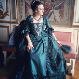 Robe XVIII ° (1751) MAILLY